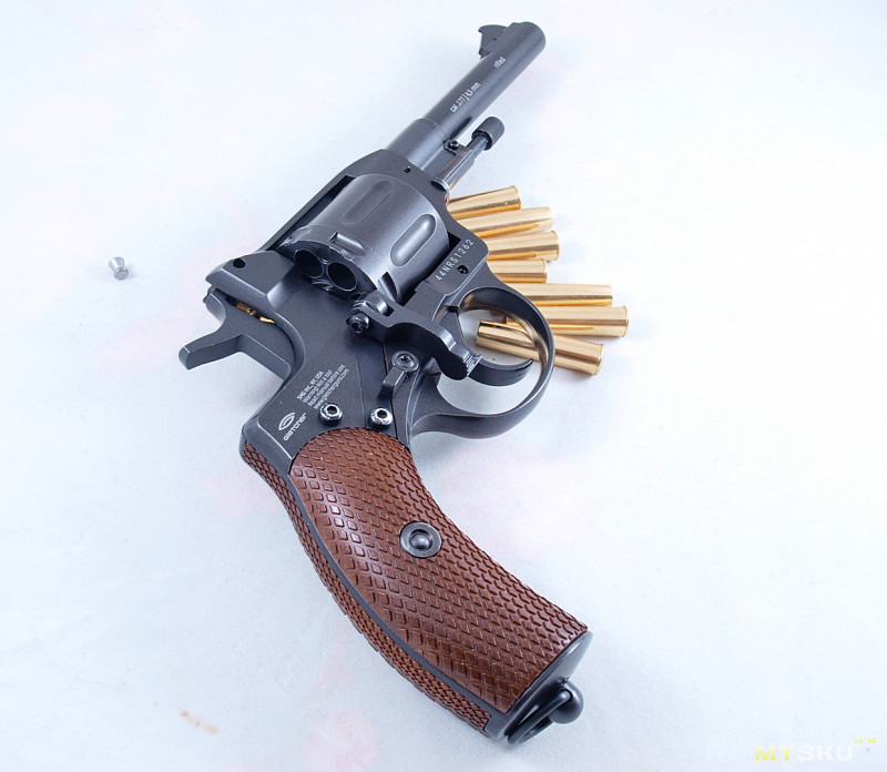Пнематический револьвер Gletcher NGT R / RF Black, пулевой (Наган)