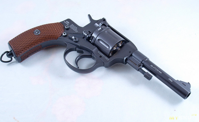 Пнематический револьвер Gletcher NGT R / RF Black, пулевой (Наган)