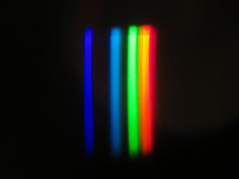 Неоновый спектр. Спектр неона. Полосатый спектр неона. Спектр свечения неона. Неон в спектроскопе.