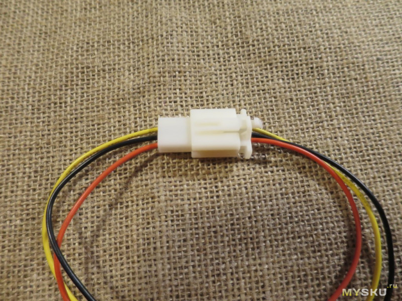 Плоские коннекторы на 3 провода.