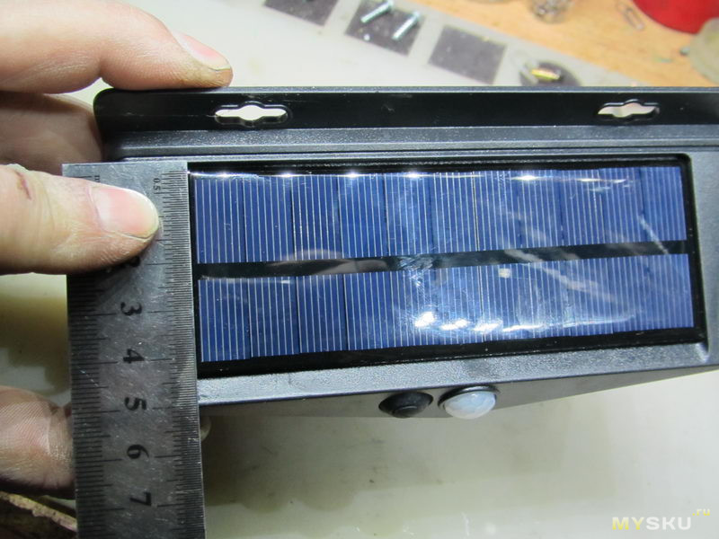 Светильник на солнечных батареях с датчиком движения. Миниобзор