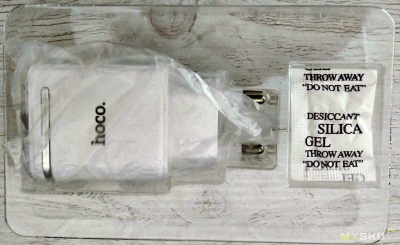 Двухпортовое зарядное устройство HOCO C39A с индикацией тока и напряжения