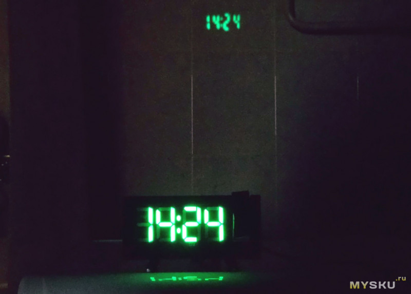 Настольные светодиодные часы-будильник с проектором, FM-радио и USB-портом для зарядки