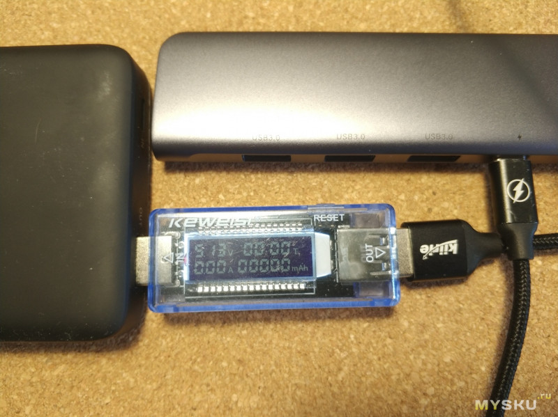 Ugreen USB Type-C Hub.