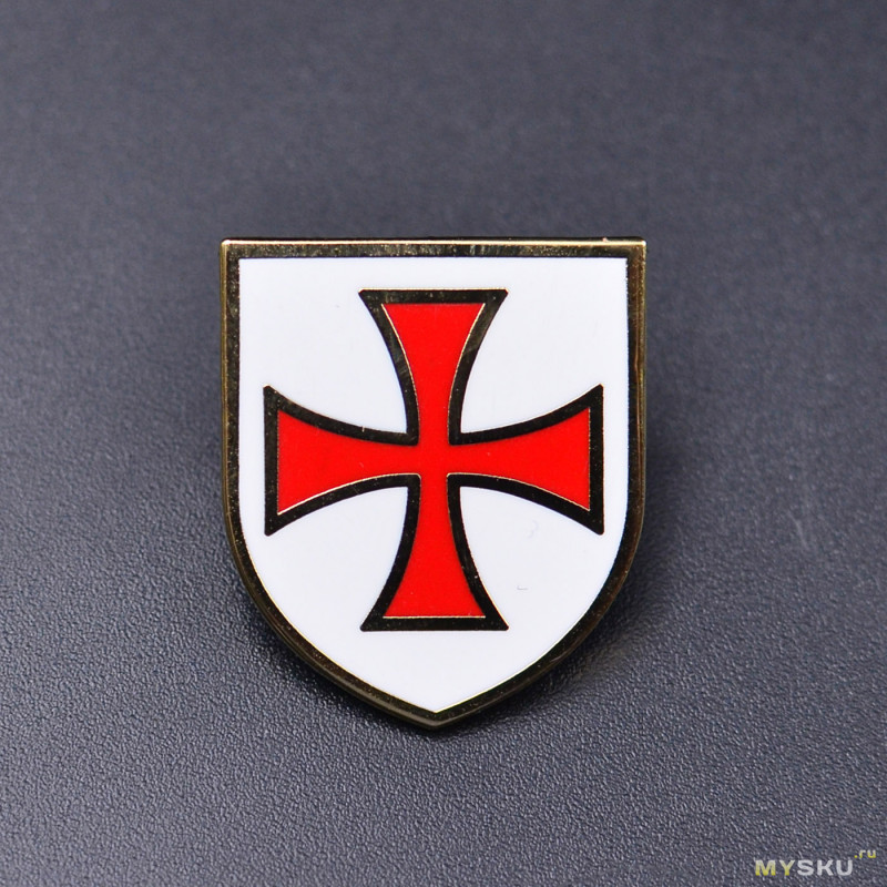 Значок с красным крестом | Фото-обзор