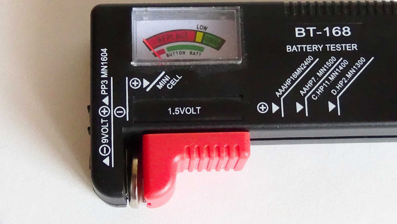 Как найти разряженные батарейки, или обзор тестера BT168
