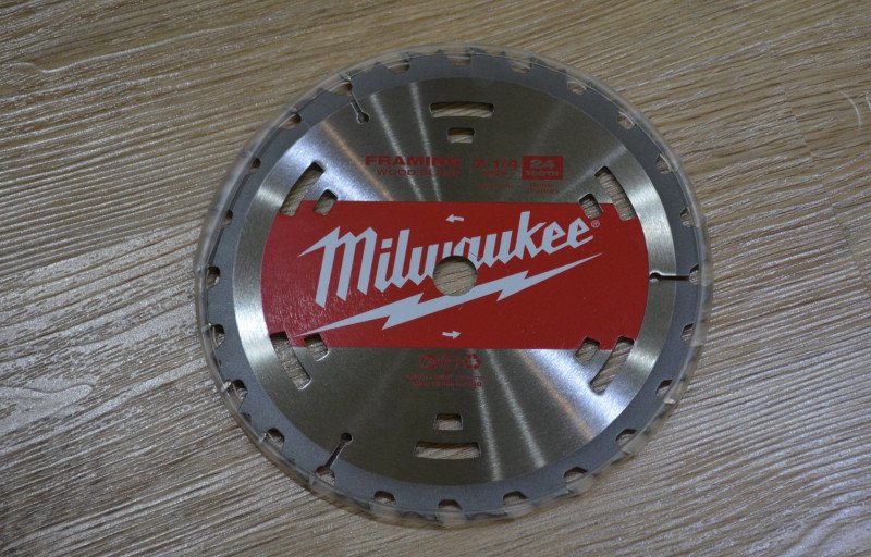 Аккумуляторная циркулярная пила MILWAUKEE M18 FUEL 2631-20 (диск 7-1/4")