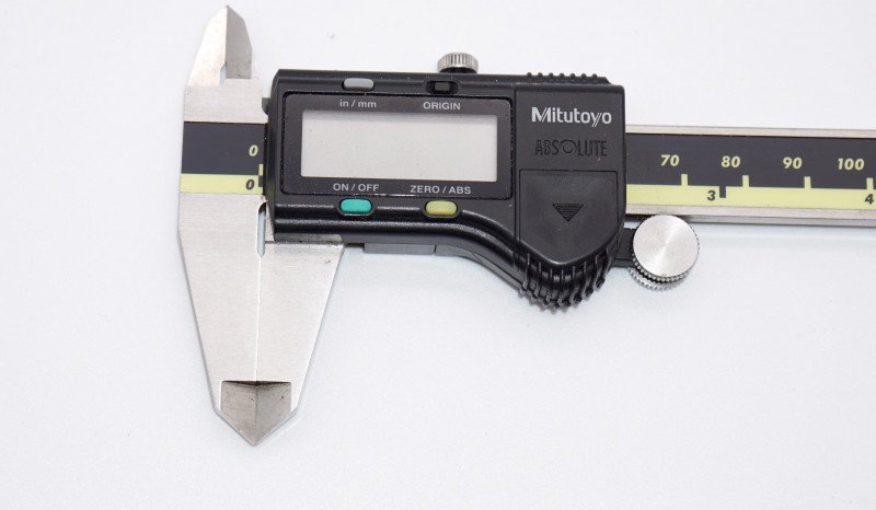 Цифровой штангенциркуль Mitutoyo Digimatic Absolute Caliper CD-6" CSX (150 мм)