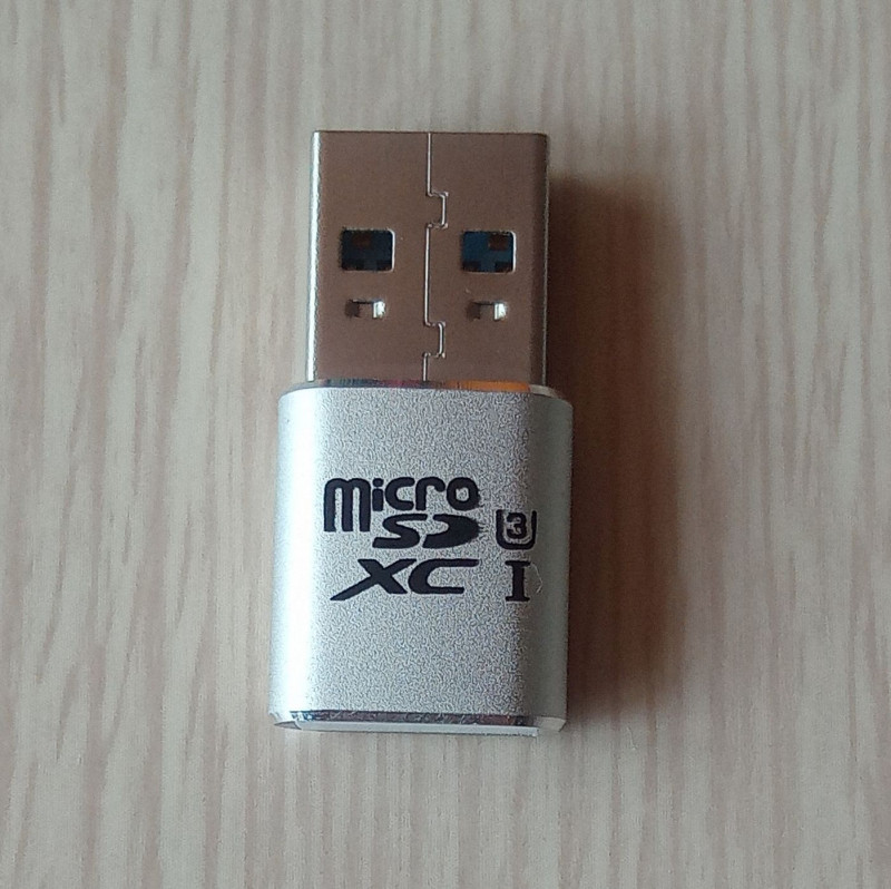 Маленький USB 3.0 кардридер в алюминиевом корпусе 