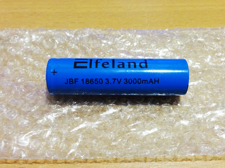 Фонарик Elfeland 320 T6 2000lm с Micro-USB гнездом и аккумулятором 18650 в комплекте.
