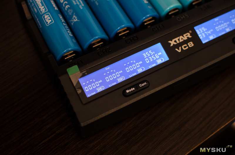 Обзор зарядки XTAR на 8 слотов, с возможностью использования с QC3.0 и проверкой ёмкости аккумуляторов. 18650/20700/21700 и пр.