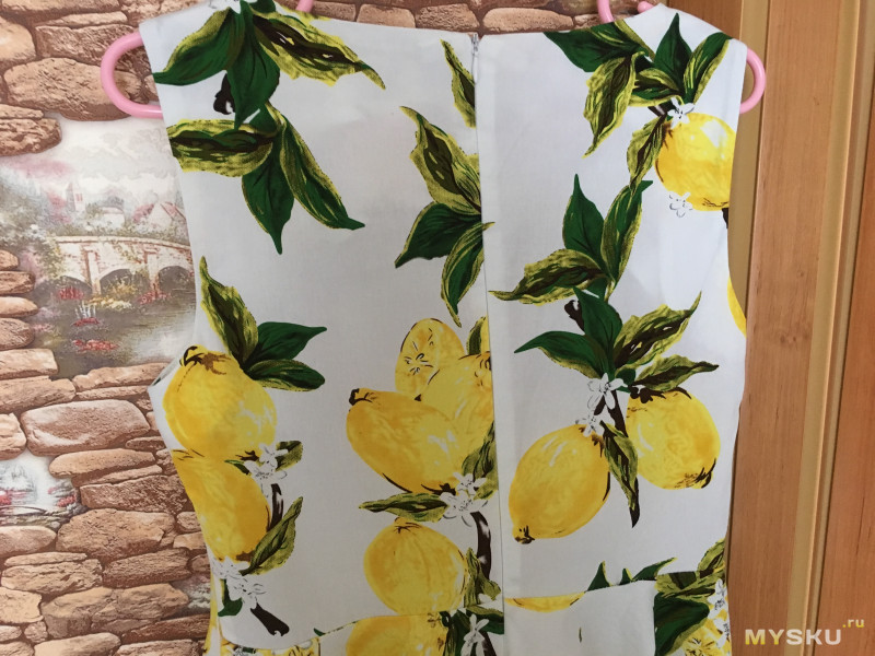 Летнее платье с лимонами