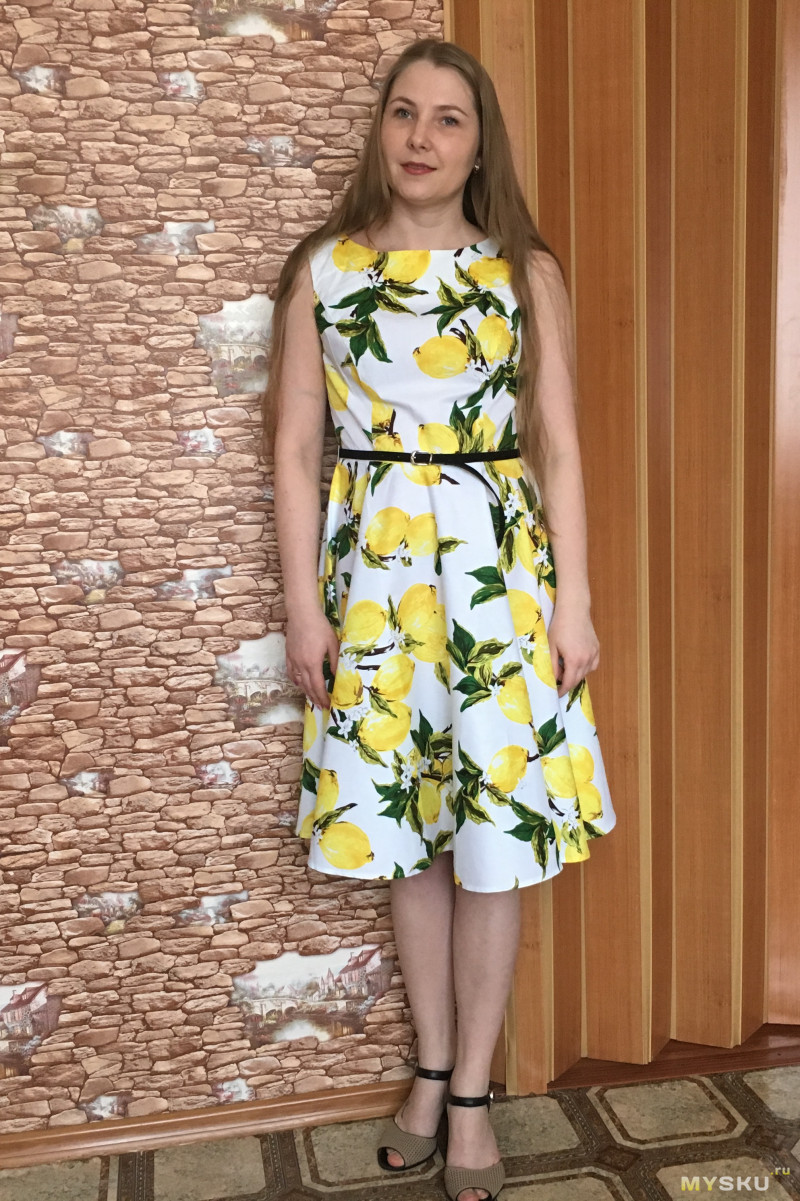 Летнее платье с лимонами