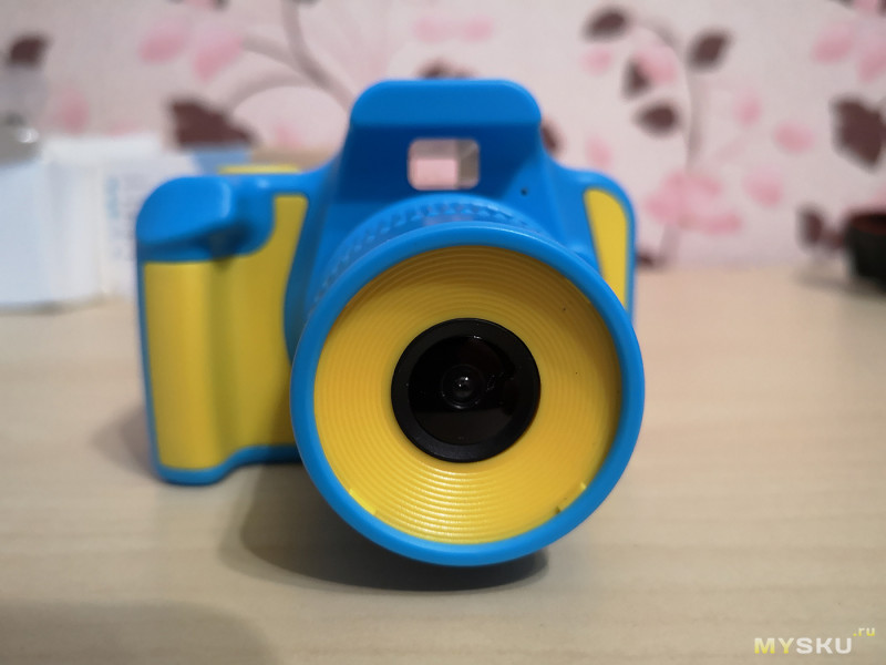 Детский фотоаппарат, который что-то даже снимает