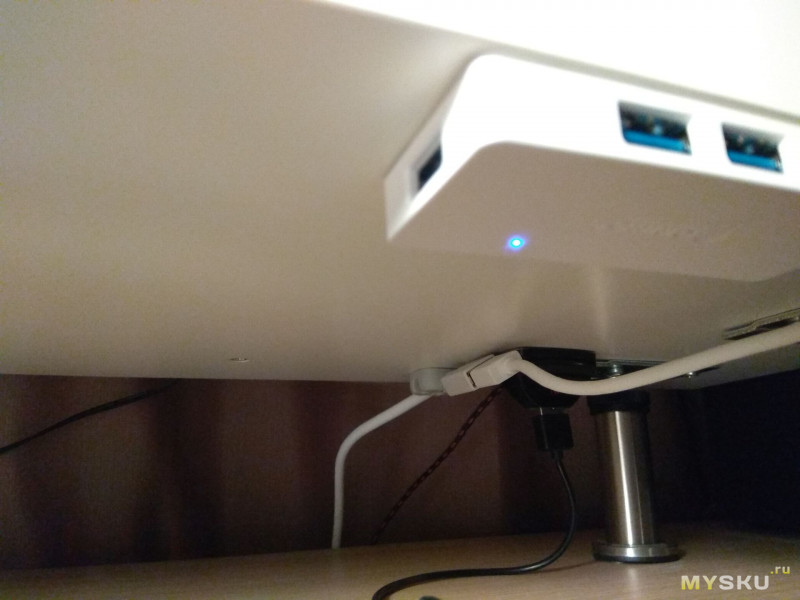 USB портов много не бывает. USB3.0 хаб ORICO HS4U + кабель-удлинитель.