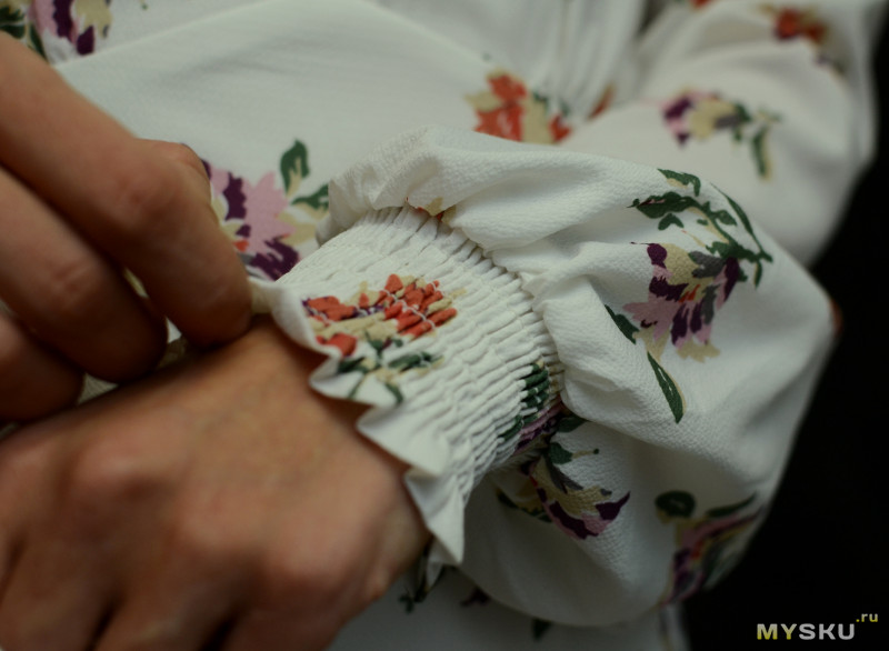 Бабушчатое цветастое платье (просто посмотреть)