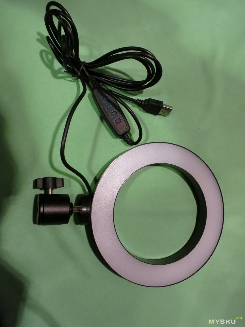 Универсальный набор блогера селфинатор+ тренога + рамка для телефона + BT пульт + кольцо для освещения 8 ватт для съемки фото или видео с питанием от USB