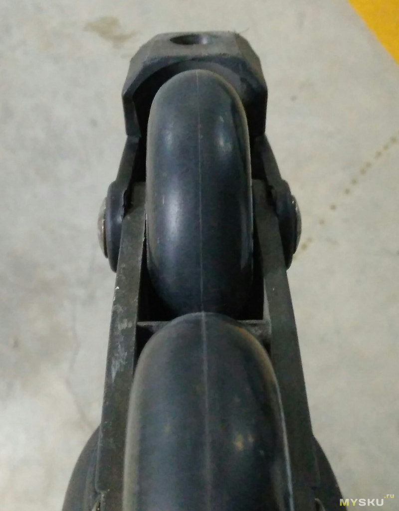 Колеса и тормоз для роликовых коньков
