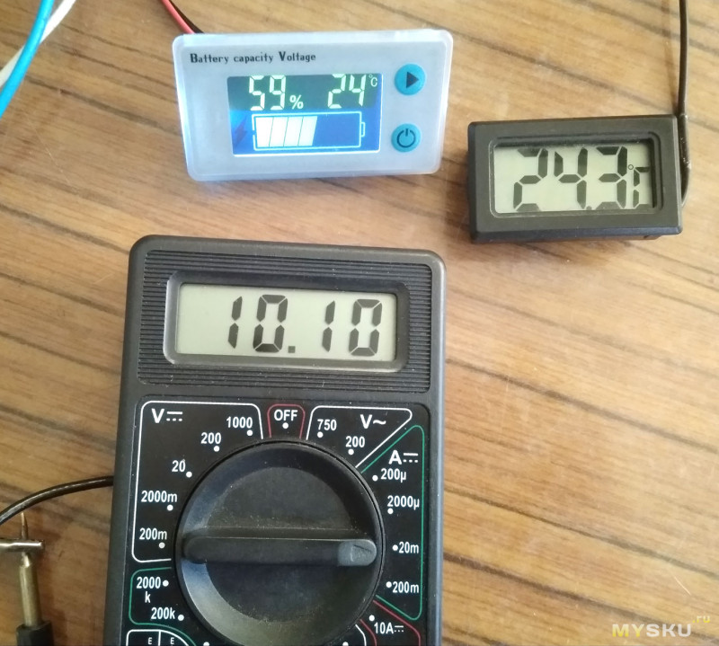 Вольтметр/индикатор заряда/термометр