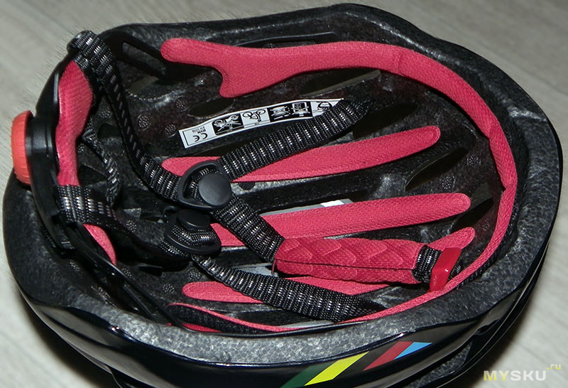 Велосипедный шлем, отдалённо напоминающий Specialized Propero