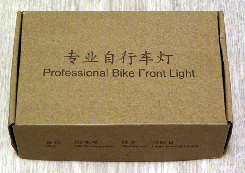Свет для велосипеда: компактный спереди и яркий сзади.