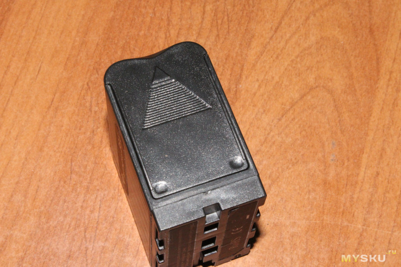 Зарядное для аккумуляторов Sony NP-F и NP-Q. И небольшая подсказка для тех, у кого не вовремя сел аккумулятор, а посветить/поснимать нужно.