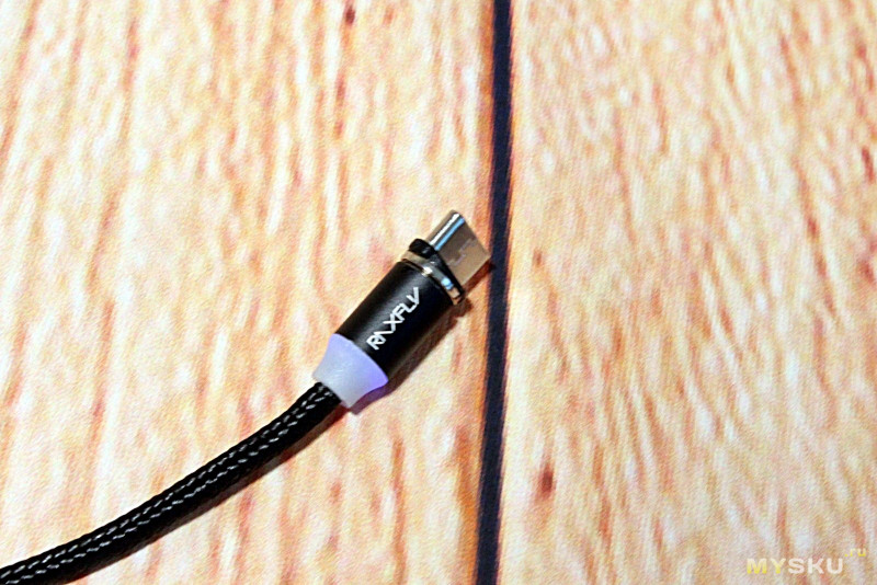 Магнитный кабель RAXFLY с 2-мя магнитными коннекторами на выбор.