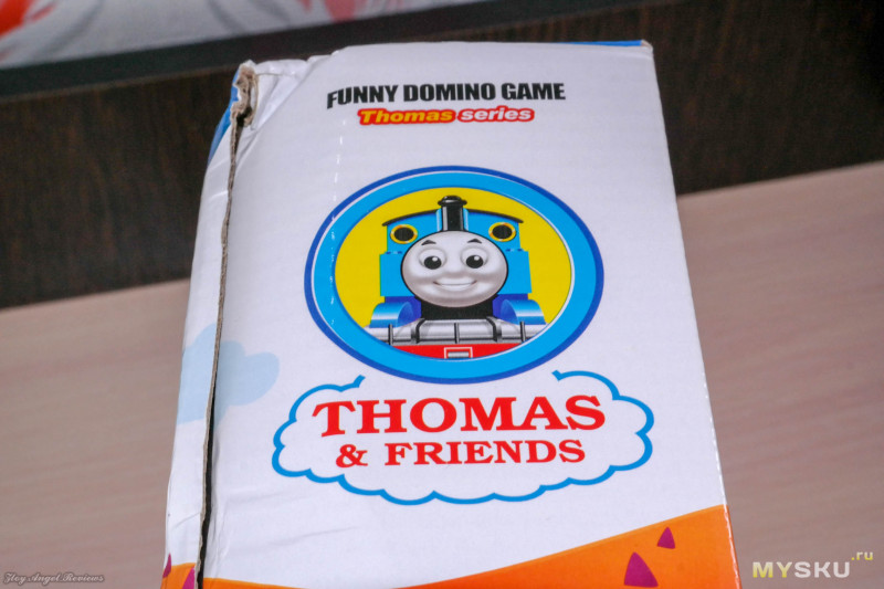Игрушка паровозик Томас раставлятель доминошек и коварный трицератопс.