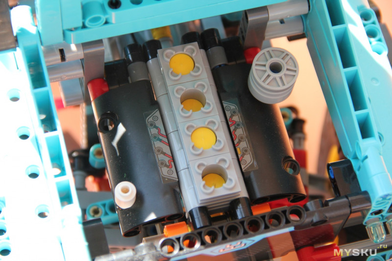 Lepin 20056 Аварийный внедорожник 6х6 (Аналог Lego 42070)