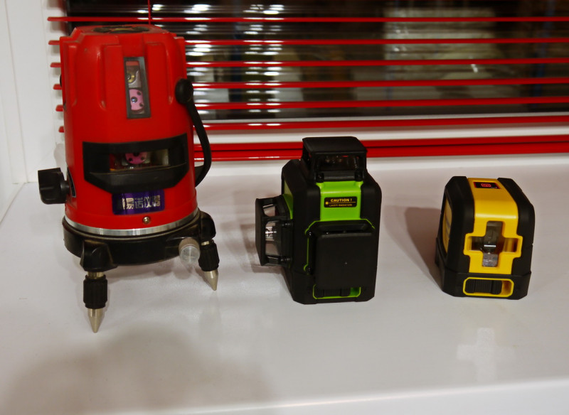 Лазерные уровни Sndway SW-311R, SW-311G, SW-333R и SW-333G
