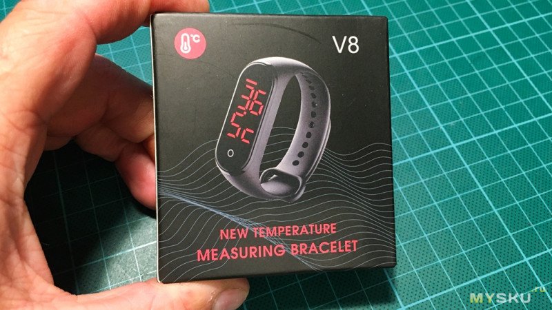 Браслет V8: просто часы с датчиком температуры