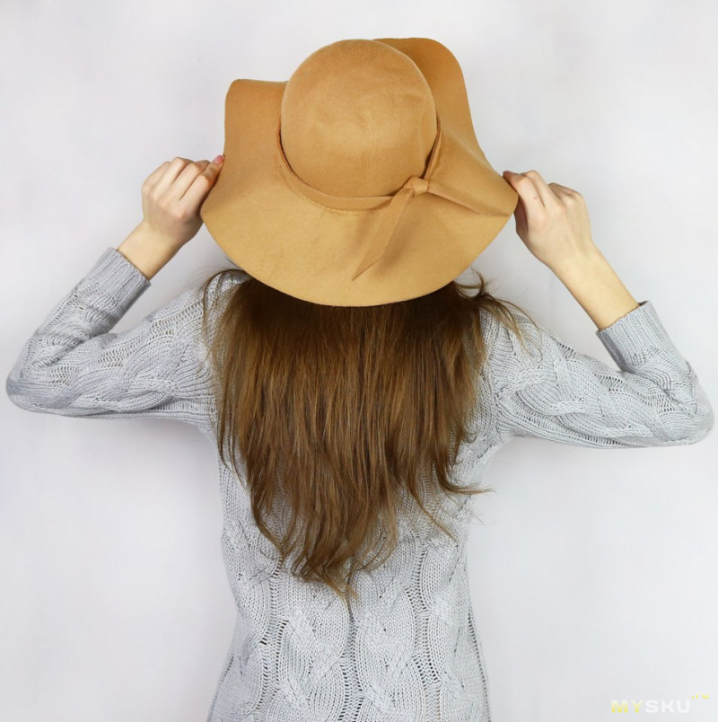 Широкополая женская шляпа