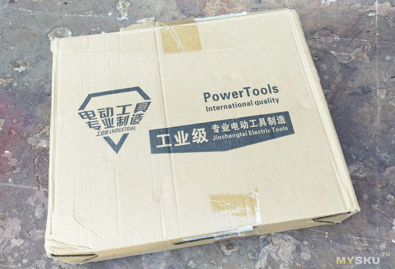 Электрический лобзик из Китая с комплектом из 10 пилок.