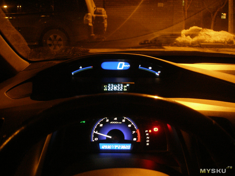 Монитор давления в шинах автомобиля.