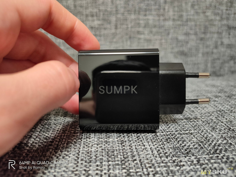 Зарядное устройство SUMPK  5V 3A