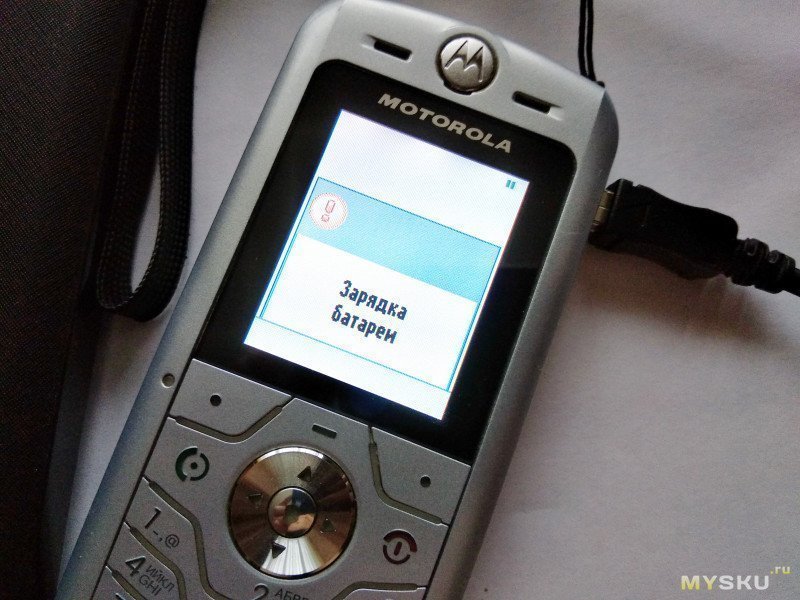 Мобильный телефон Motorola L6. Зарядка от PowerBank или стандартного USB зарядного блока.  Не всё так просто, но без проблем!