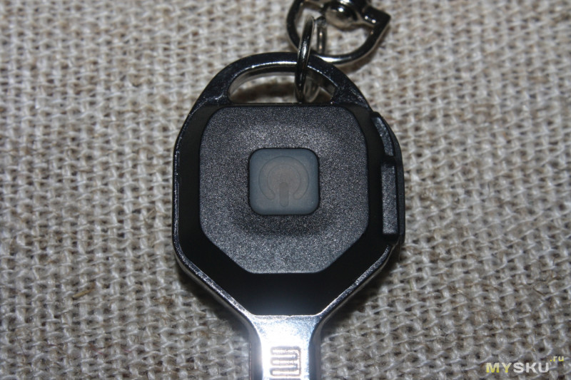 Недорогой фонарик-наключник в форме ключа