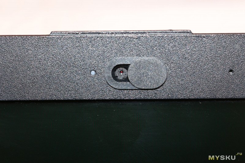 Шторка для веб-камеры и силиконовые заглушки для портов ноутбука. Набор параноика-аккуратиста
