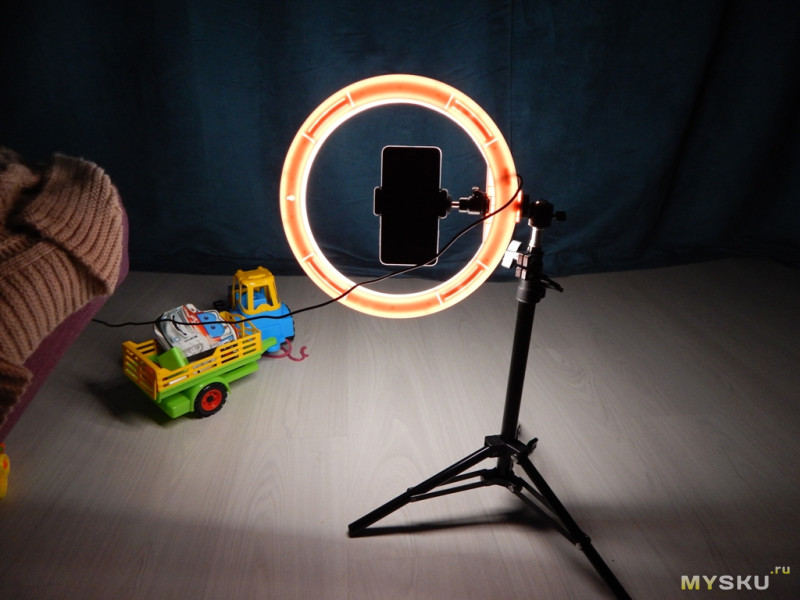 Светодиодная кольцевая лампа для фото в комплекте со штативом