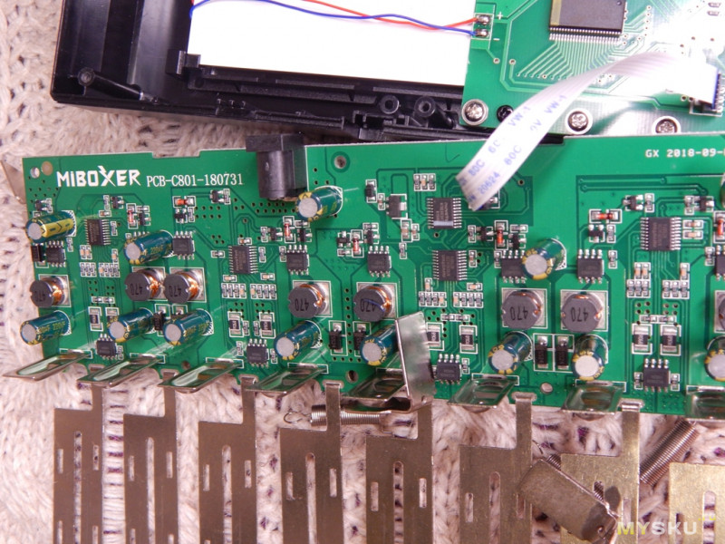 Зарядное устройство Miboxer C8 на 8 слотов