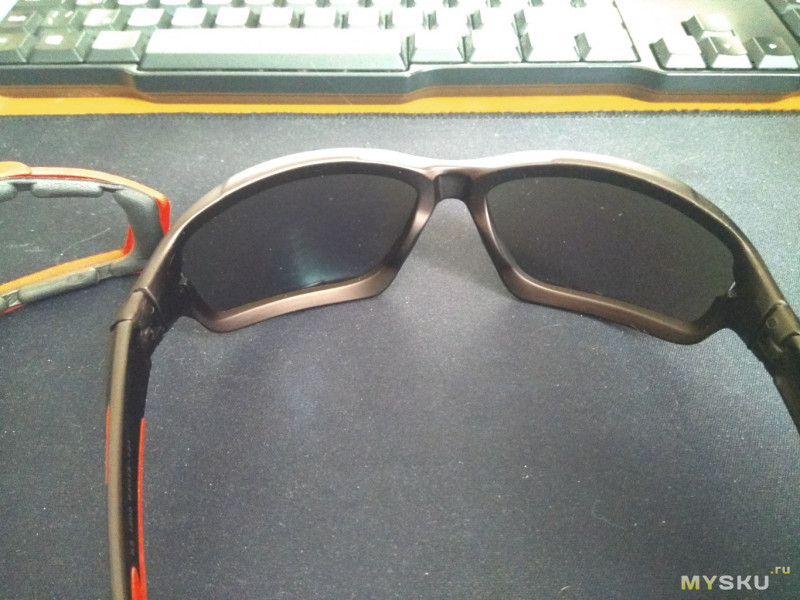 Велосипедные очки плотно прилегающие к лицу с защитой от ультрафиолета (UV400)