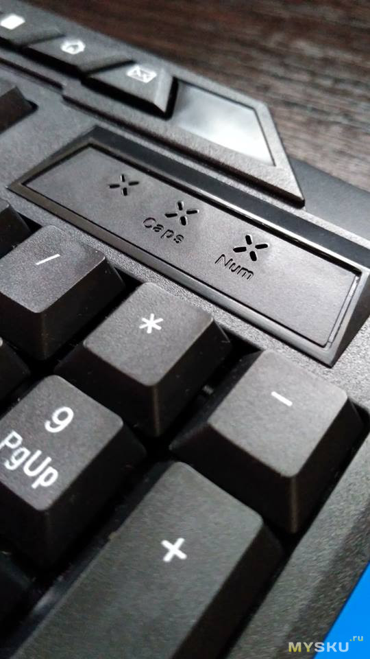 Беспроводная клавиатура и мышь + коврик - комбо от китайцев.