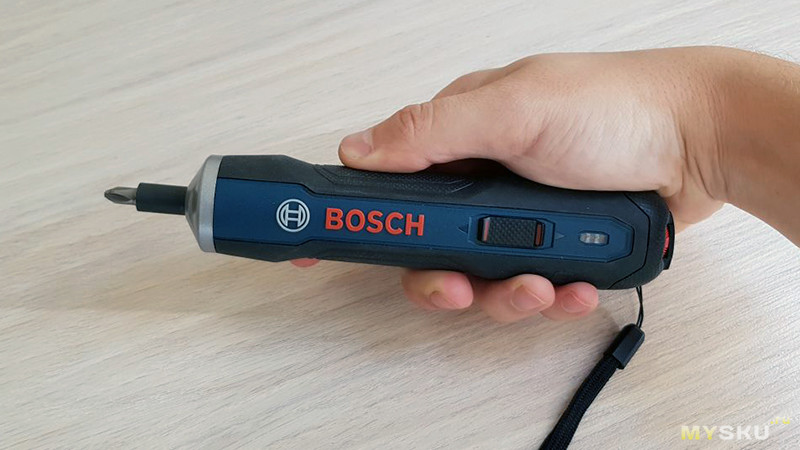 Аккумуляторная отвертка Bosch Go для мелкобытового ремонта. Компактная и достаточно мощная.