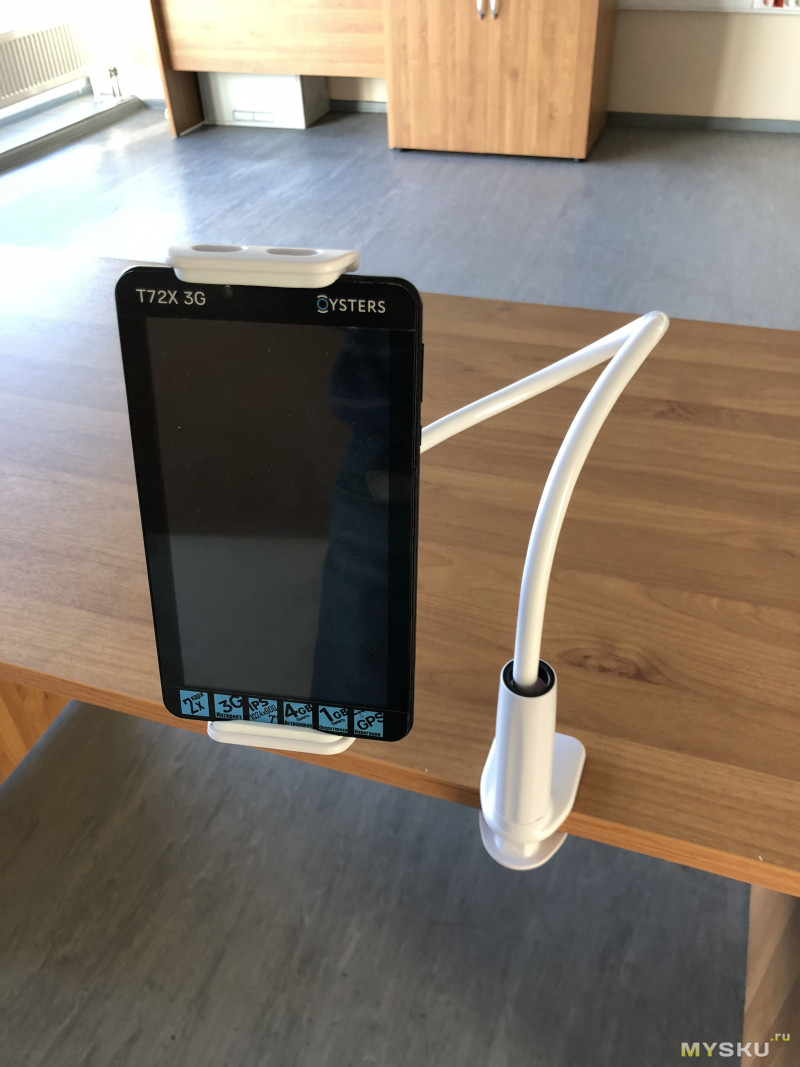 Гибкий держатель планшета/смартфона к столу