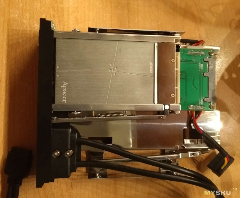 Встроенный карман для горячего подключения 3.5" + 2.5" SATA HDD/SSD с парой USB 3.0 портов в придачу