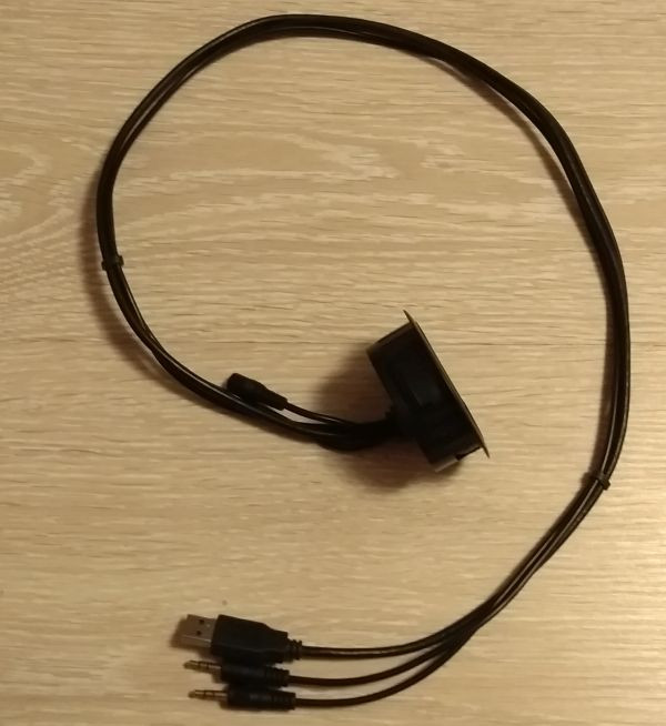 S Skyee XDUH-331A - встраиваемый в стол USB 3.0 хаб с внешним блоком питания и аудио разъёмами