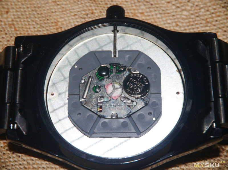 Geekthink - простые электронные часы с интересным дизайном.
