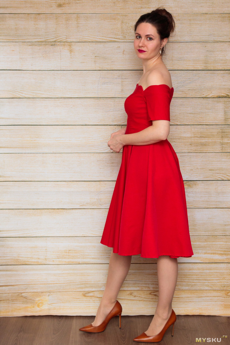 Красное платье с юбкой солнце-клеш от Belle Poque (цена со скидкой $7.92)