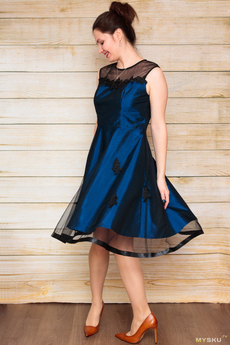 Вечернее платье синего цвета с отделкой из фатина (цена со скидкой $6.90)