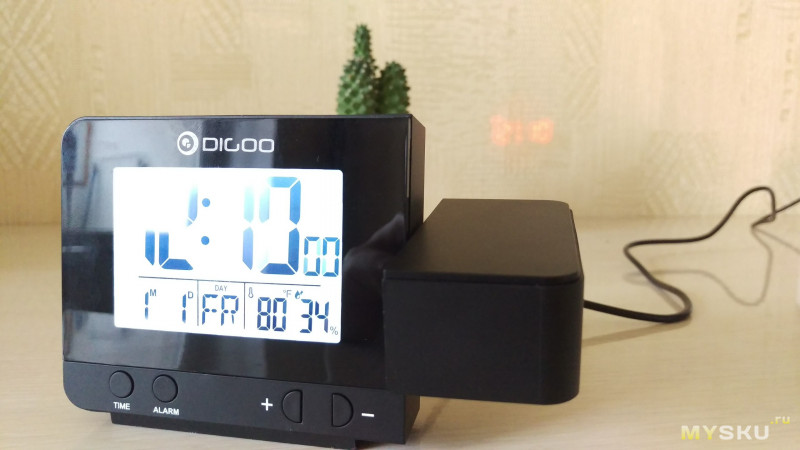 Digoo DG-C10 беспроводные часы с проекцией и USB для зарядки.